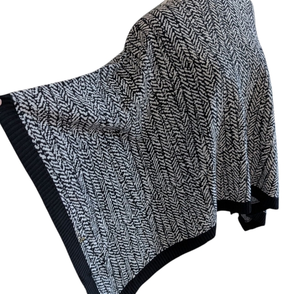 Lululemon Divinity Scarf Chunky Womens OS Soft Trax White Black Booluc Rel: 9/16 - Picture 9 of 14